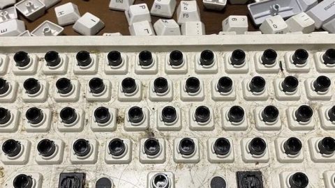 我的AirPods阵亡了 我的HHKB重生了